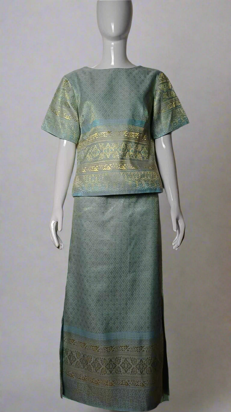 Light Green Traditional Two-Piece Blouse and Skirt Dress